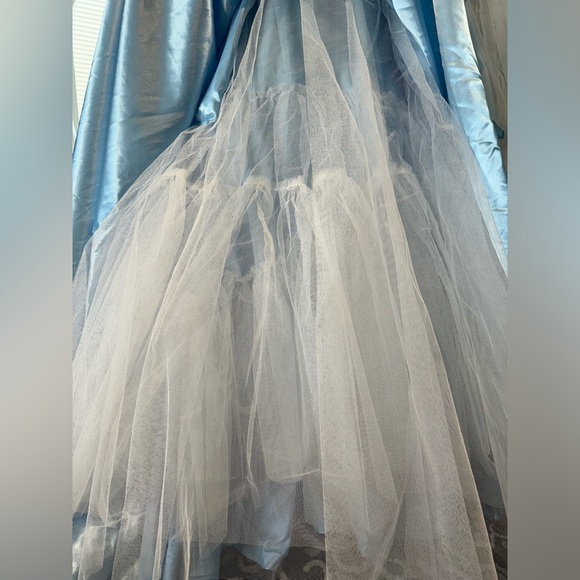 EUC Amarra Tulle and Leaf Lace Embroidered Ball Gown - Picture 9 of 12